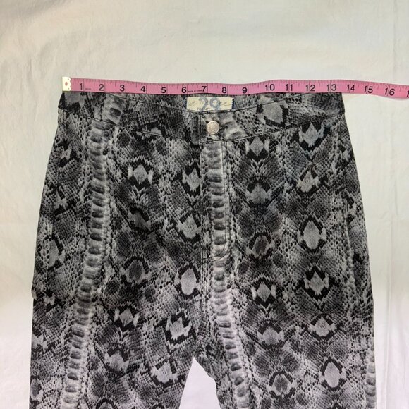 We The Free People "Just Float On" Snake Print Flare Jeans – Size 29 – NWOT - Picture 9 of 12